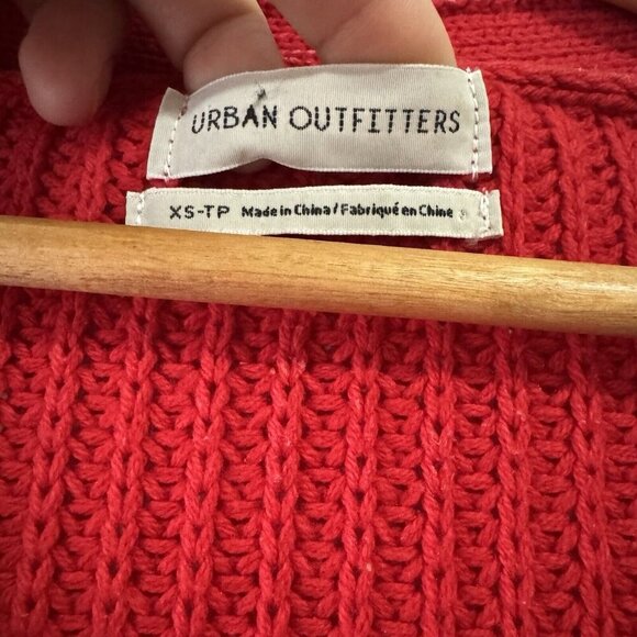 Urban Outfitters Cropped Cable Knit Sweater Women Sz XS V-neck Red Butto… - Picture 3 of 13